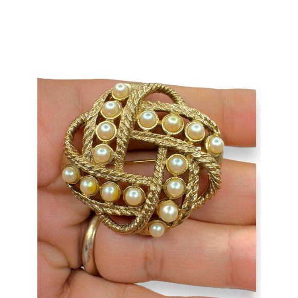 1928 Gold-Tone Brooch With Faux Pearl Accents 1.5" - Picture 4 of 4